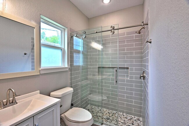 Building Photo - 11911 Nelwood St