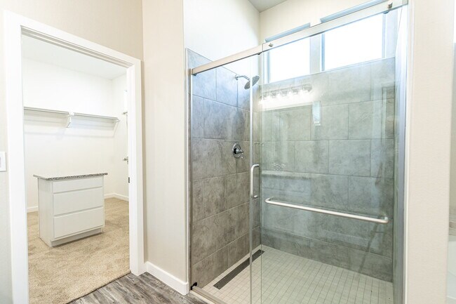 Building Photo - Beautiful 4 bed 3 bath home