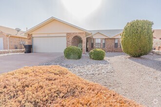 Building Photo - Inviting 3 Bed 2 Bath - Pet Friendly!