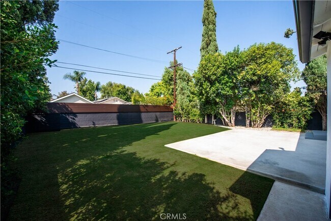 Building Photo - 5759 Jamieson Ave