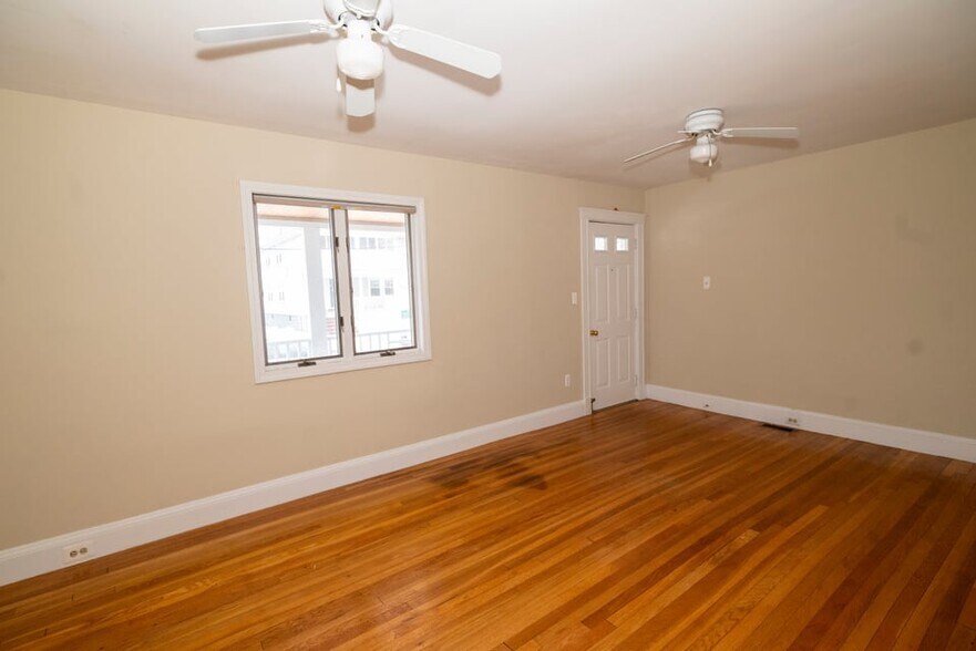 Building Photo - 15 Wheelwright Rd