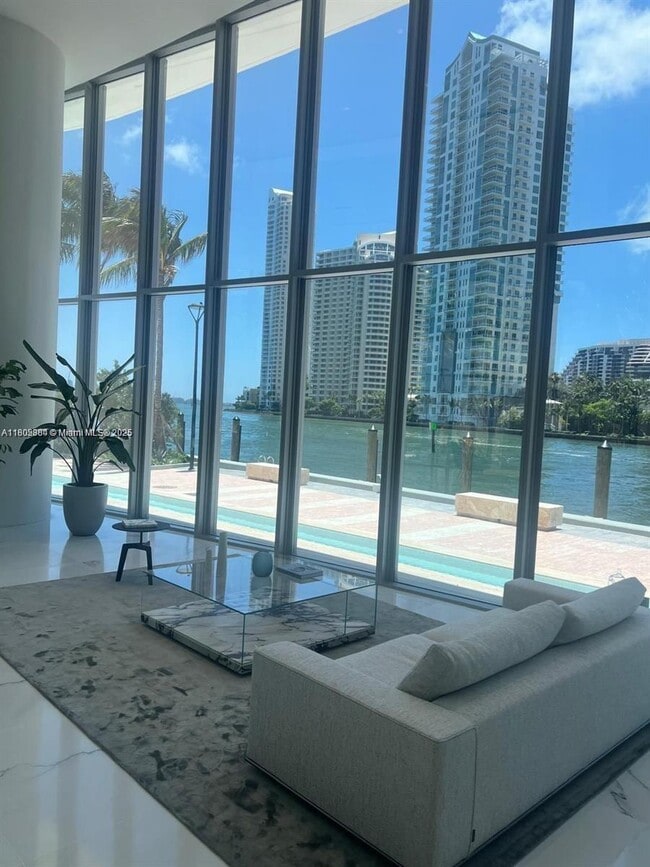 Primary Photo - 300 Biscayne Blvd Way