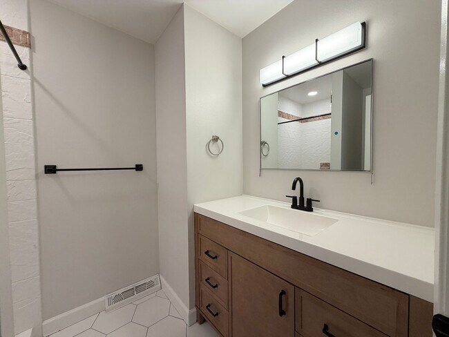 Building Photo - 529 S Xenon Ct