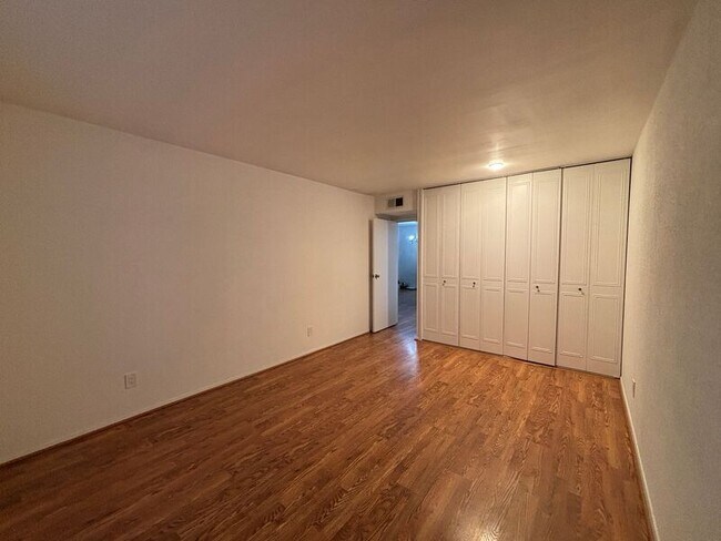 Building Photo - 5105 W 75th St