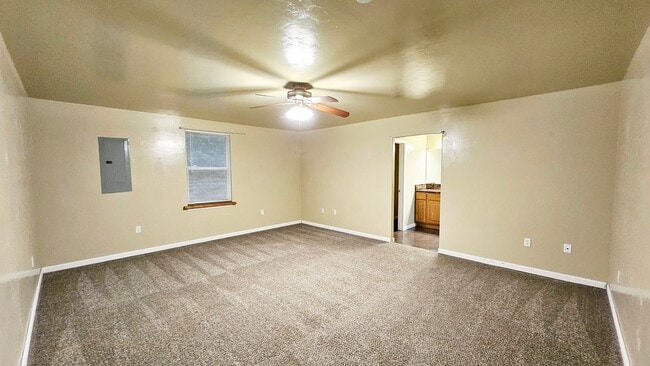 Building Photo - Rural Living- 4 bed/2.5 bath-Piedmont