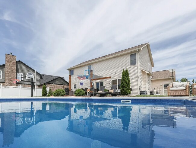 Building Photo - 2919 Kaskaskia Way