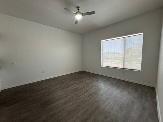 Building Photo - LUXURY CONDO IN DOWNTOWN PHOENIX