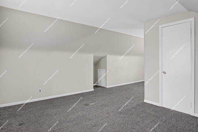 Building Photo - Charming Recently Renovated 3-Bedroom Bungalow in Detroit!