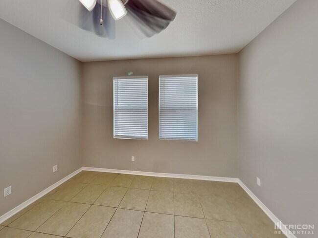 Building Photo - 2557 Isabela Terrace