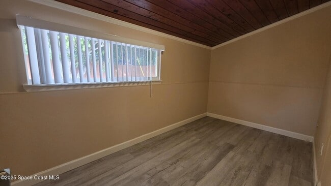 Building Photo - 6411 Ridgewood Ave