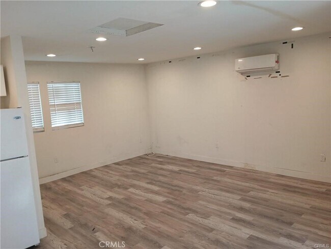 Building Photo - 22441 Saticoy St