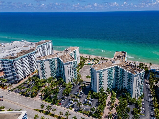 Building Photo - 3901 S Ocean Dr