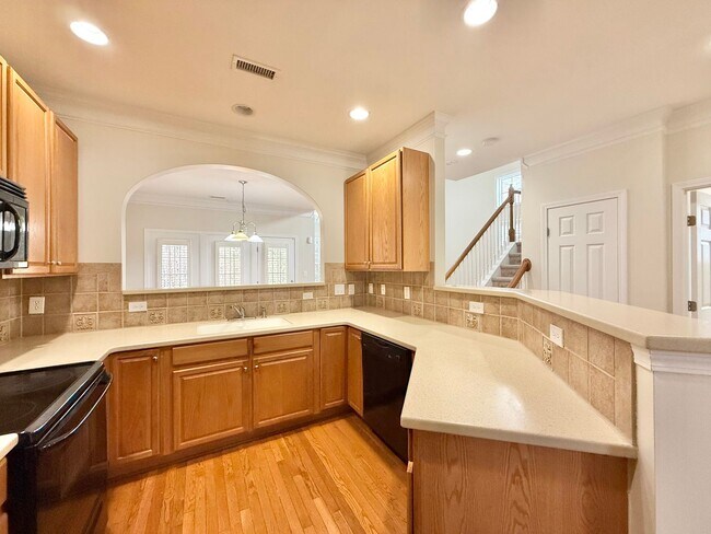 Building Photo - Gorgeous End Unit 3BD, 2.5BA Raleigh Townhome in a Prime Location Near Triangle Town Center, Poyn...