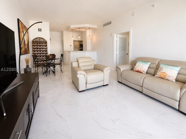 Building Photo - 6917 Collins Ave