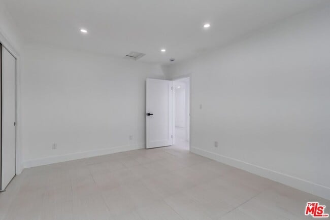 Building Photo - 1318 S Longwood Ave