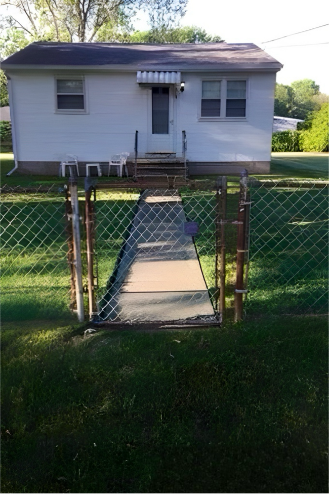 Primary Photo - 219 Texas Ave