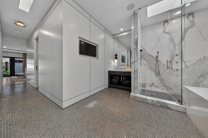 Building Photo - 420 SE 17th Ave