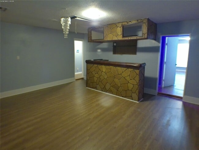 Building Photo - 15914 Willbriar Ln