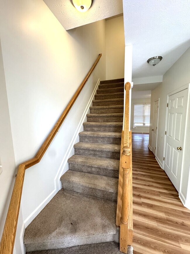 Building Photo - Taylor Spring Townhouse With Garage and Basement