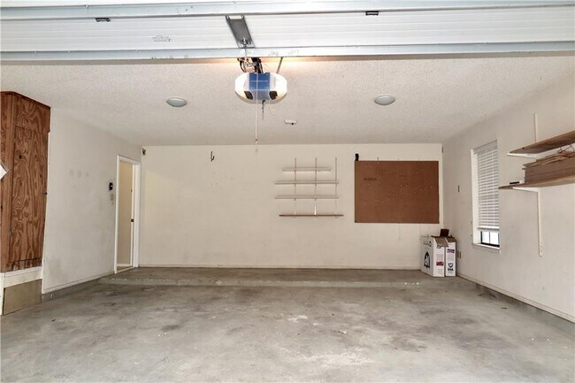 Building Photo - 201 Norwood St W