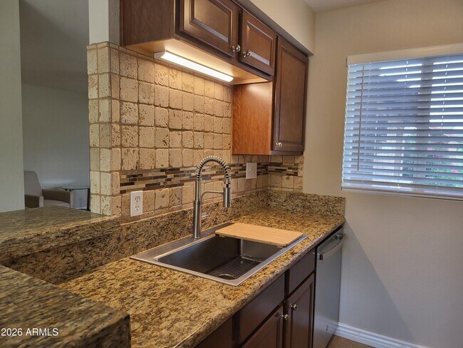 Building Photo - 20420 N 6th Dr