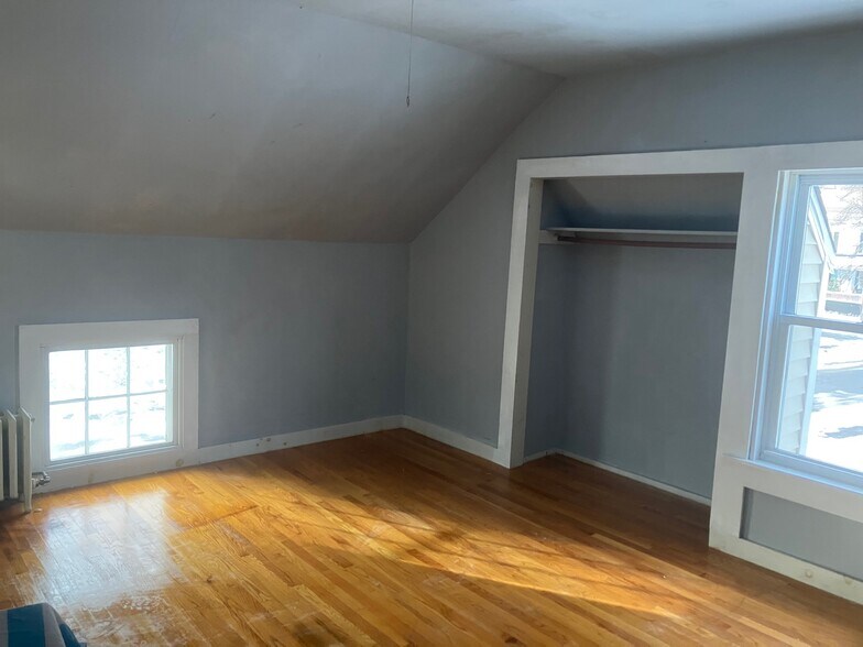 Building Photo - 186 Roxbury St