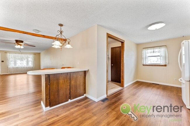 Building Photo - Applicances included! 2 Bedroom 2 Bathroom...