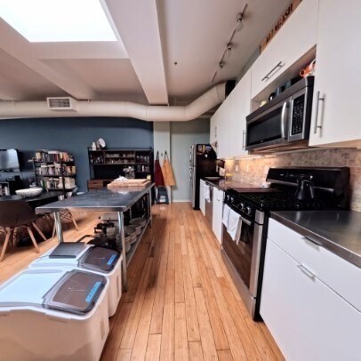 Building Photo - 156 Porter St