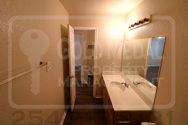Building Photo - 3308 Cantabrian Dr