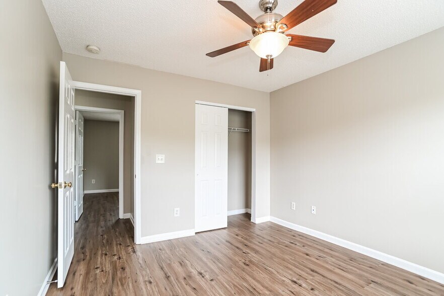 Building Photo - 4419 Golden View Dr