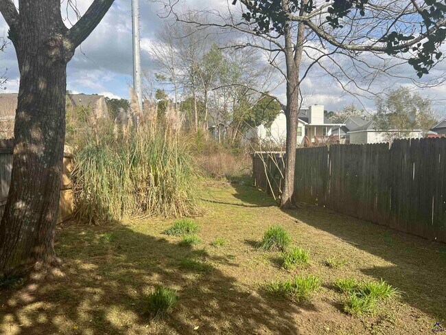 Building Photo - 137 N Springs Ct