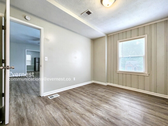 Building Photo - 1292 Beecher St SW