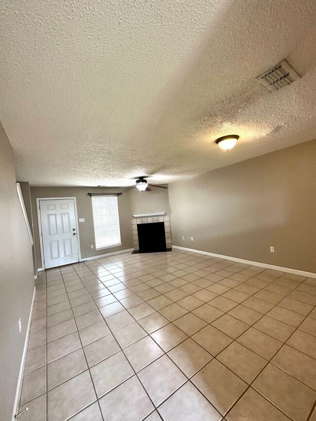 Building Photo - 2 BR 2.5 BA Pleasant Ridge Townhomes