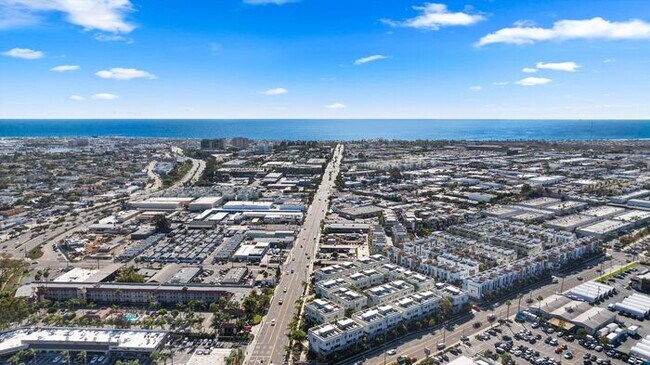 Building Photo - Superior Point