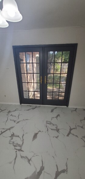 Building Photo - 513 Bedford Dr