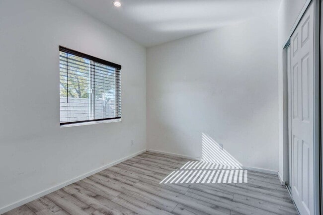 Building Photo - Private Yard Living with Modern Comfort in Costa Mesa