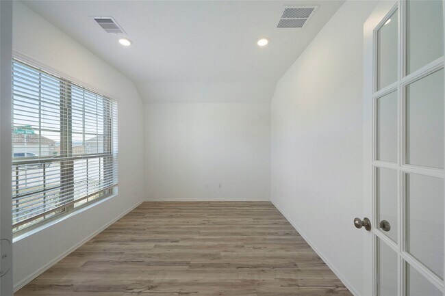 Building Photo - 307 Flower Reed Ct