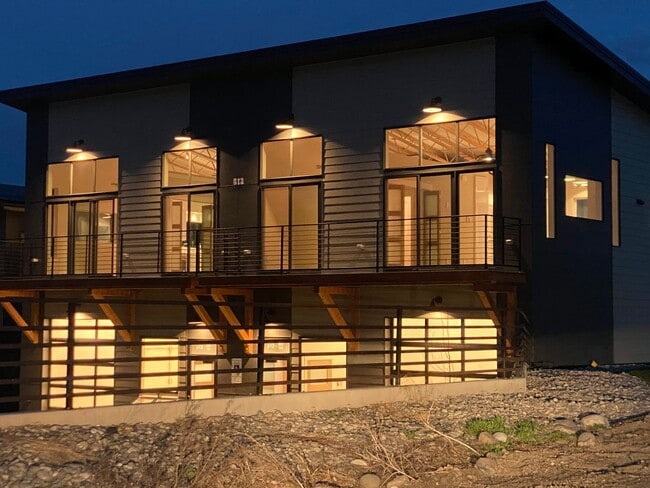 Primary Photo - 613 Nikles Dr