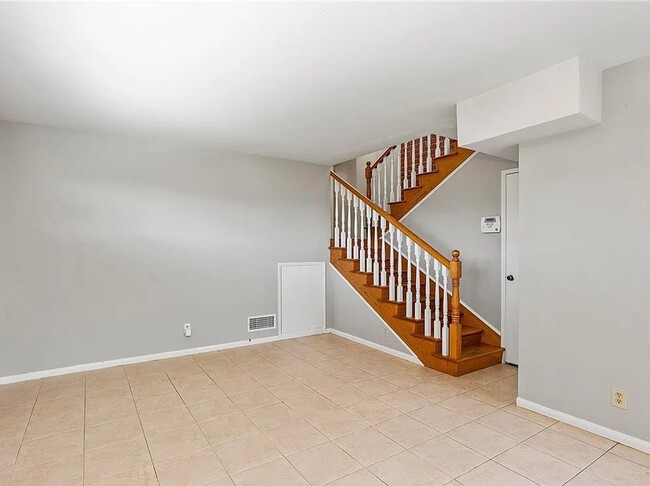 Building Photo - Gorgeous 3 bd 2 ba + Den Single Family hom...
