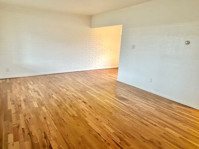 Building Photo - 5280 W 17th Ave