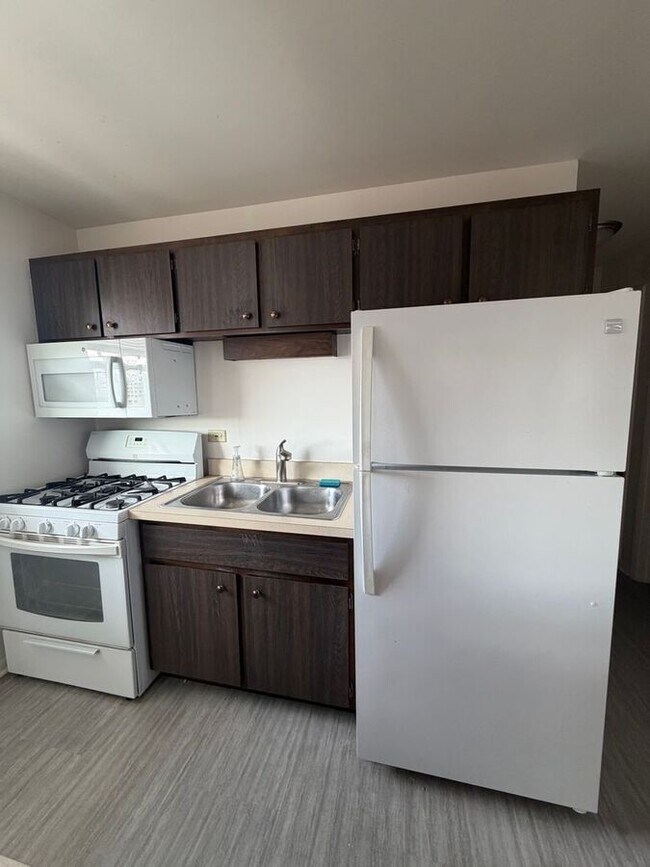 Building Photo - 5612 6th Ave