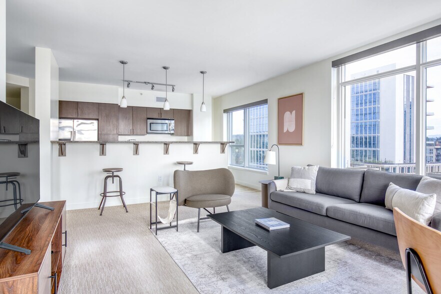 Building Photo - 10349 NE 10th St