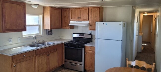 Primary Photo - 1323 E Elgin St