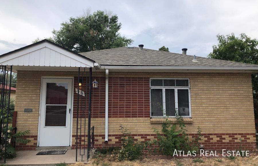 Building Photo - 2435 S Corona St