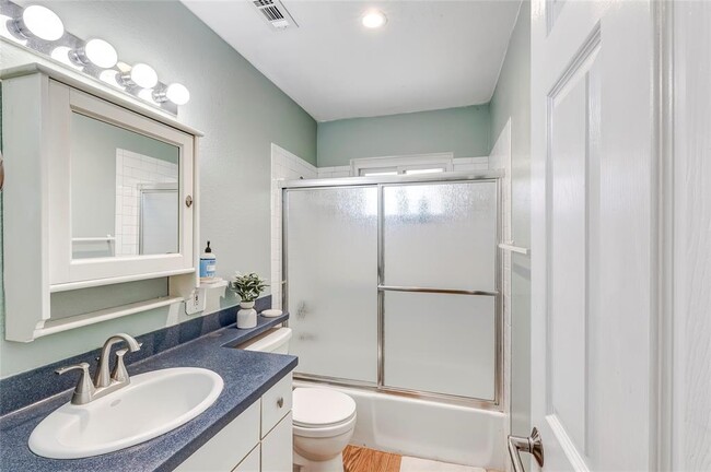 Building Photo - 1204 Woodfield Dr