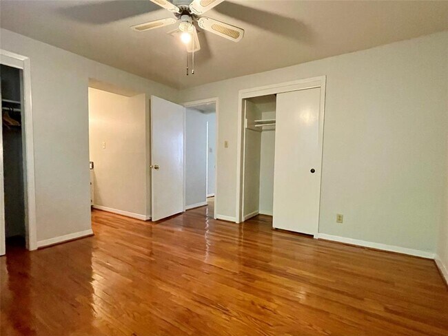 Building Photo - 3420 Mt Vernon St
