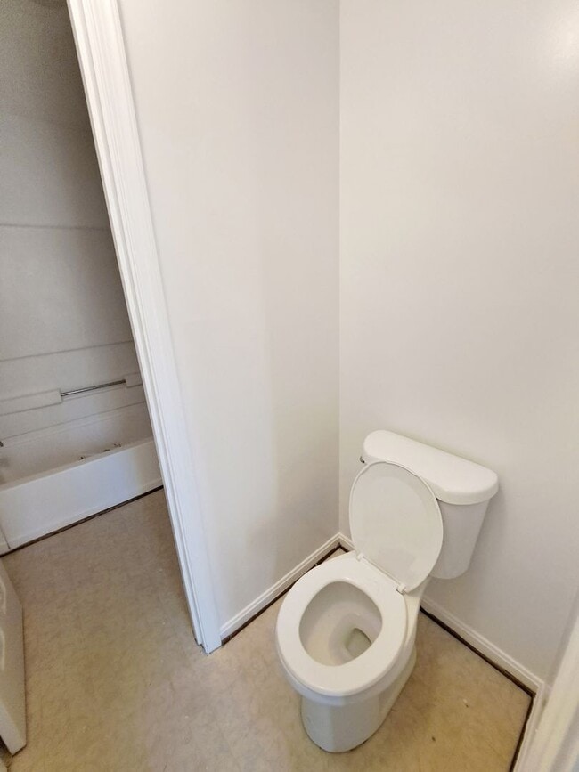 Building Photo - 3870 Gateview Pl