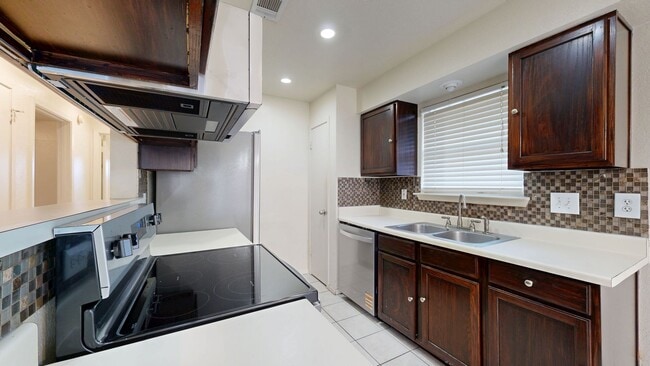 Building Photo - BRAND NEW STAINLESS STEEL APPLIANCES, ALL TILE HOME $1,295