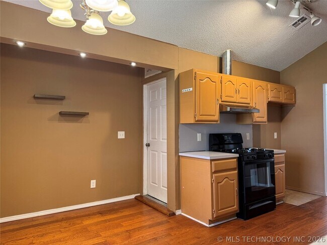 Building Photo - 7540 S Trenton Pl