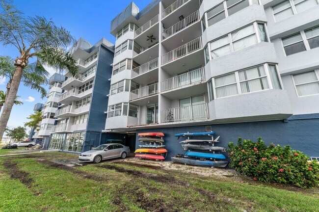 Building Photo - 16546 NE 26th Ave